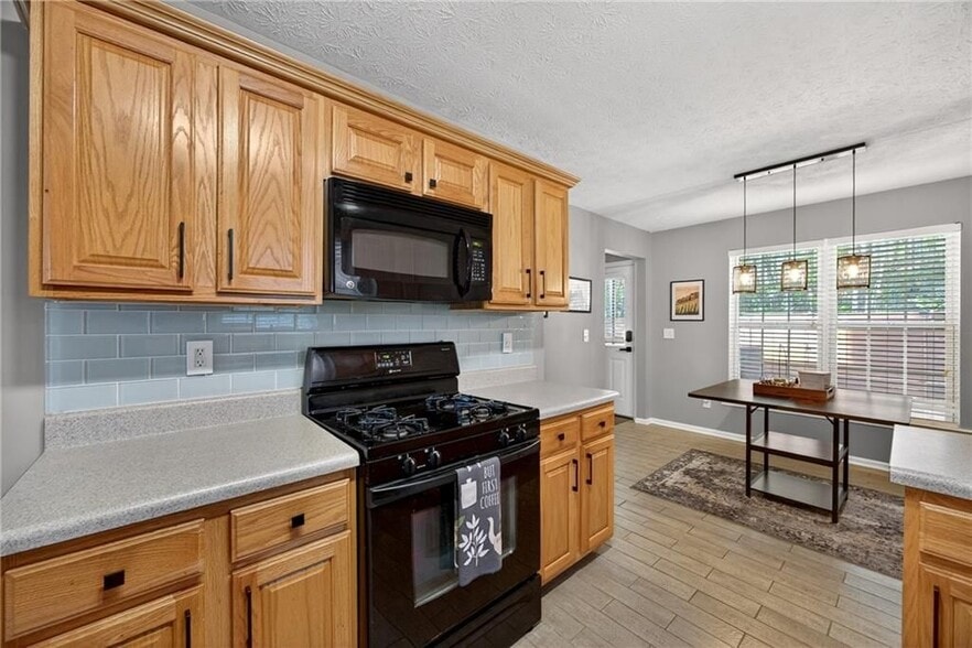 Building Photo - 9899 Vista Cir