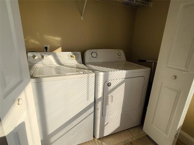 Building Photo - 4630 Commander Dr