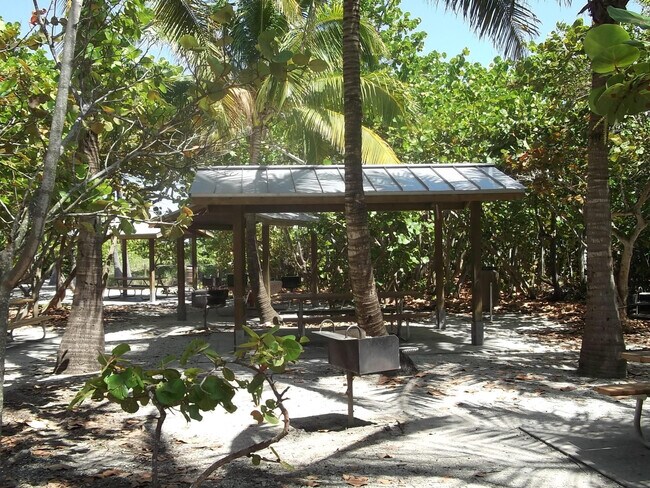 Building Photo - 951 De Soto Rd