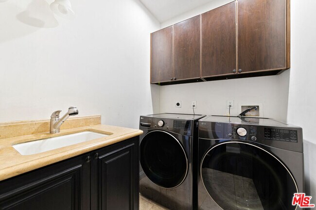 Building Photo - 458 Flores St