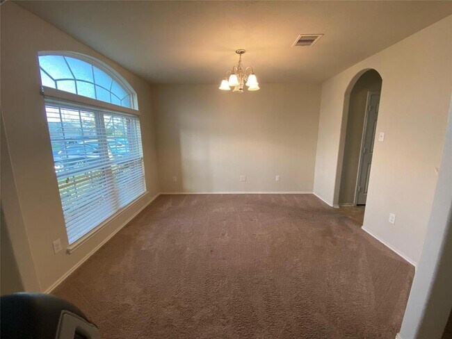 Building Photo - 1515 Daffodil Rd