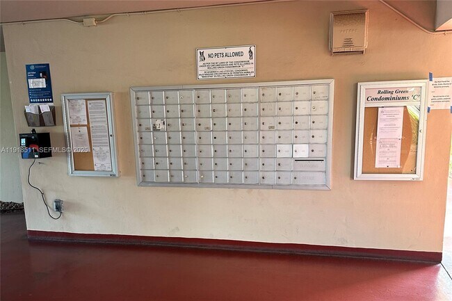 Building Photo - 1501 NE 191st St