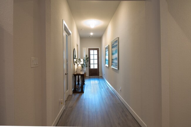 Building Photo - 16 Mariposa Wds Dr