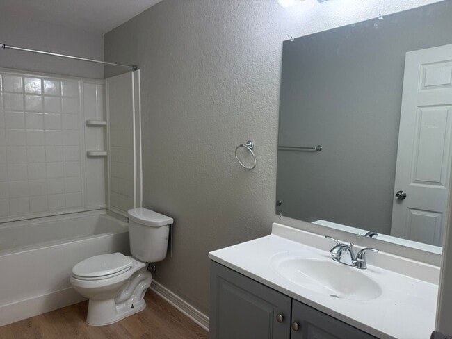 Building Photo - 1020 Hagle Park Rd