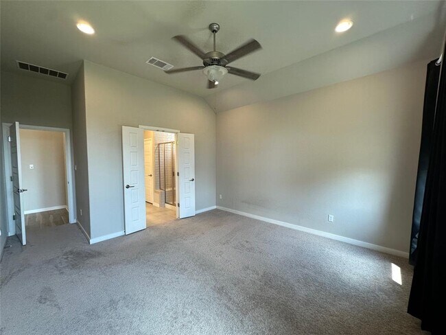 Building Photo - 441 Saturnia Dr