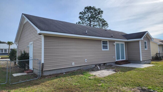 Building Photo - 208 S Ginger Dr