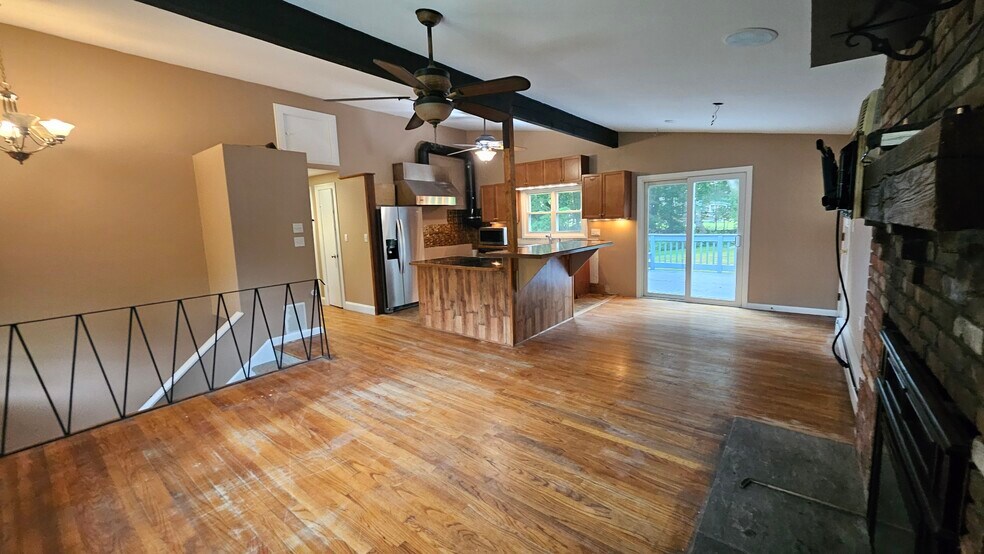 Kitchen Dining Room - 5 Tudor Ct W