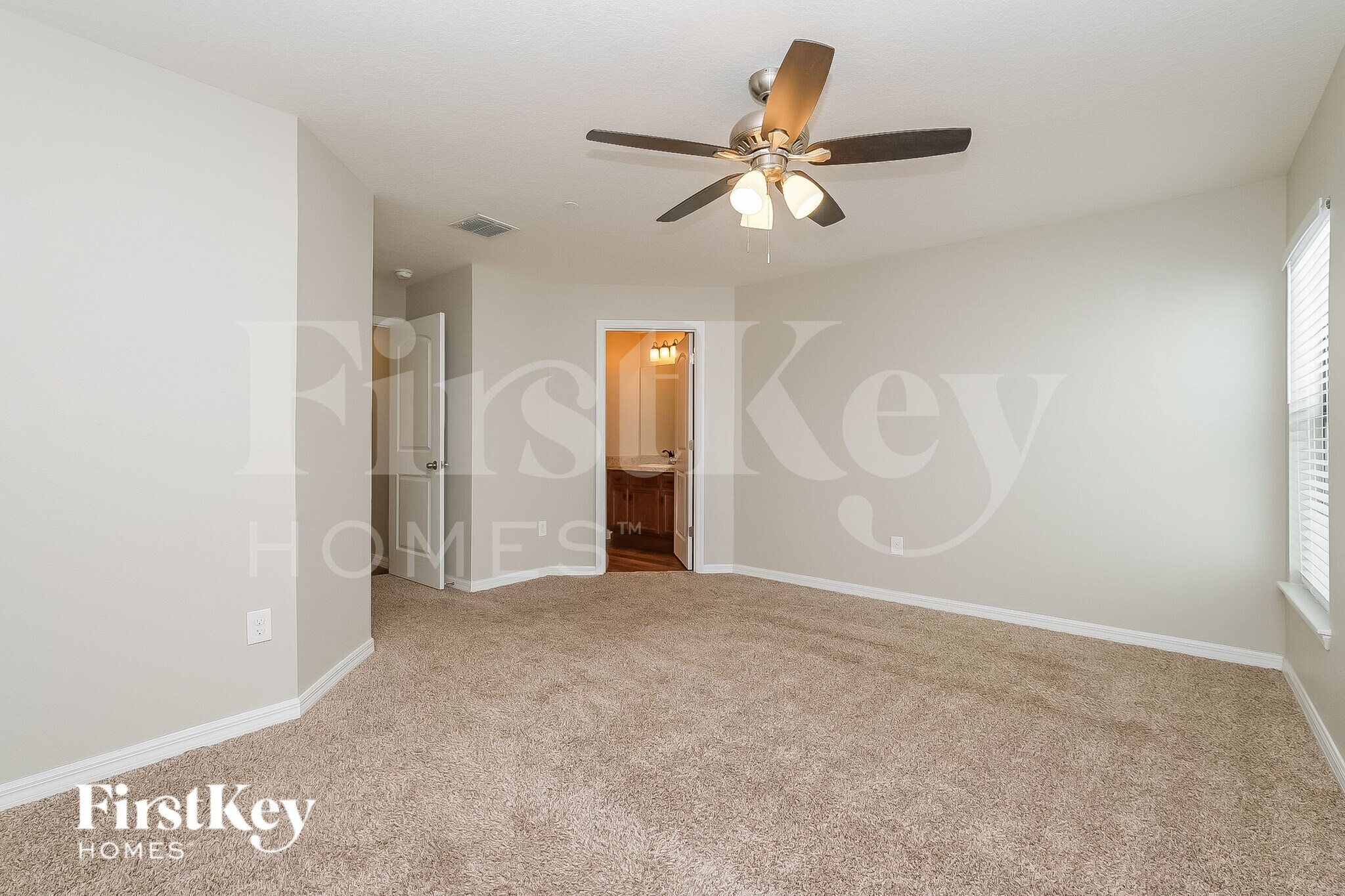 Building Photo - 11867 Thicket Wood Dr