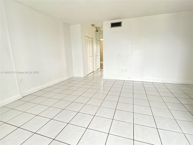 Building Photo - 1655 W 44th Pl