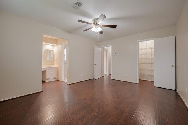 Building Photo - 8119 La Roche Ln