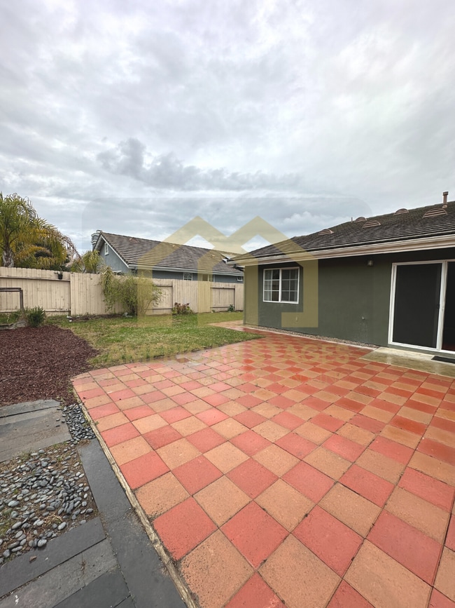 Building Photo - 3037 Buckthorn Ln