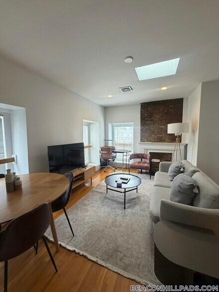 Building Photo - 14 Derne St