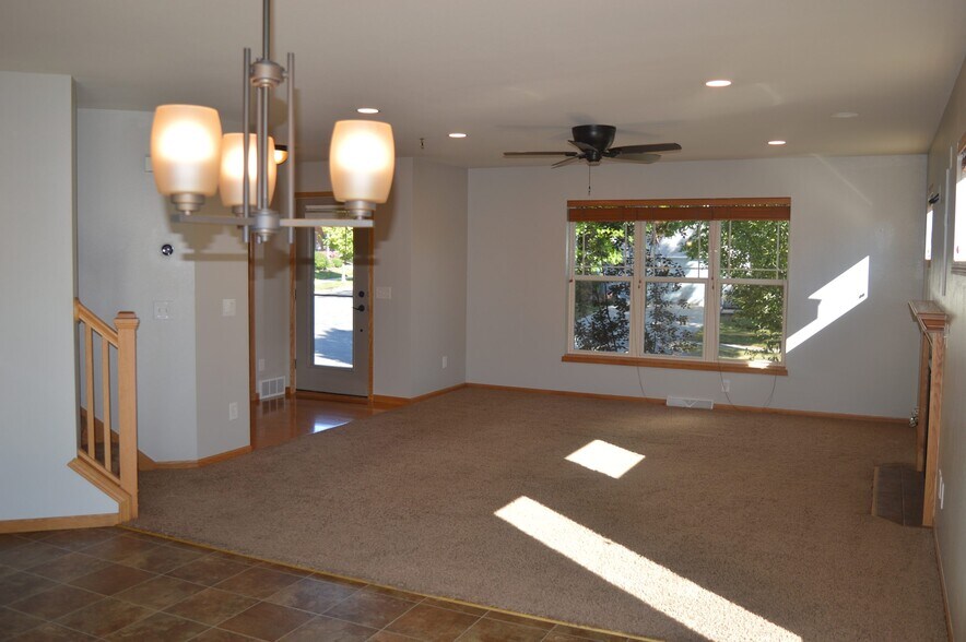 Building Photo - 8921 Snowberry Ln