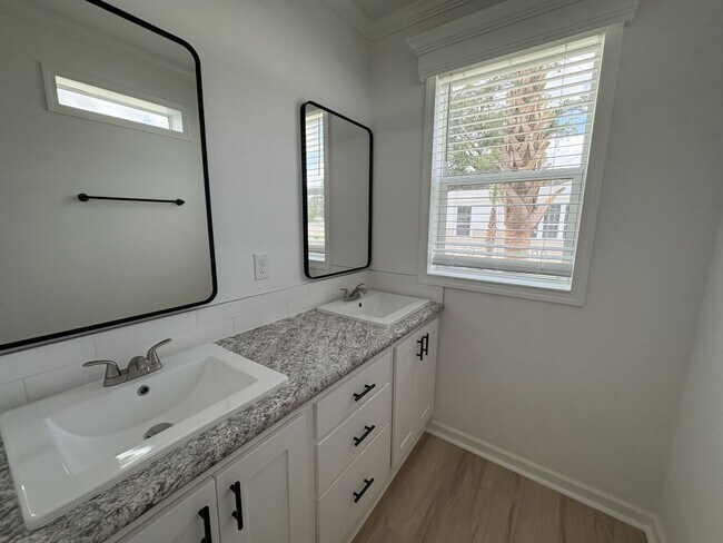 Building Photo - 1655 Voyager Dr