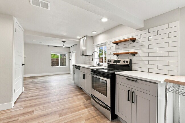 Building Photo - $2,345.95 with $300 Off The First Month's Rent, 2 Beds - 1 Bath, Single Family Home in Englewood ...
