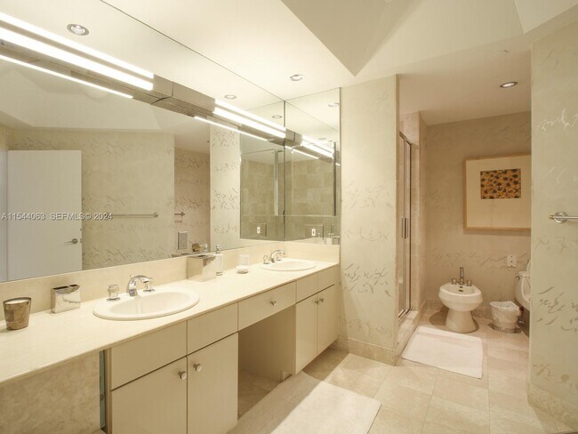 Building Photo - 2000 Island Blvd