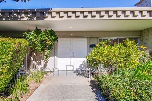 Building Photo - 71 Los Altos Square