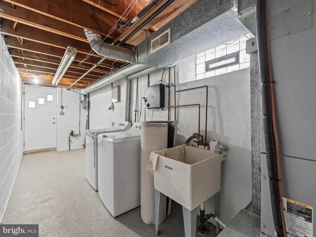 Building Photo - 912 Bergen St