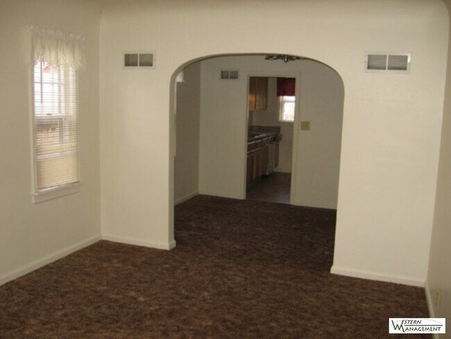 Building Photo - Clean, quiet and comfortable!!