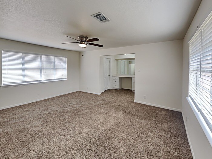 Building Photo - 2405 Avenue G