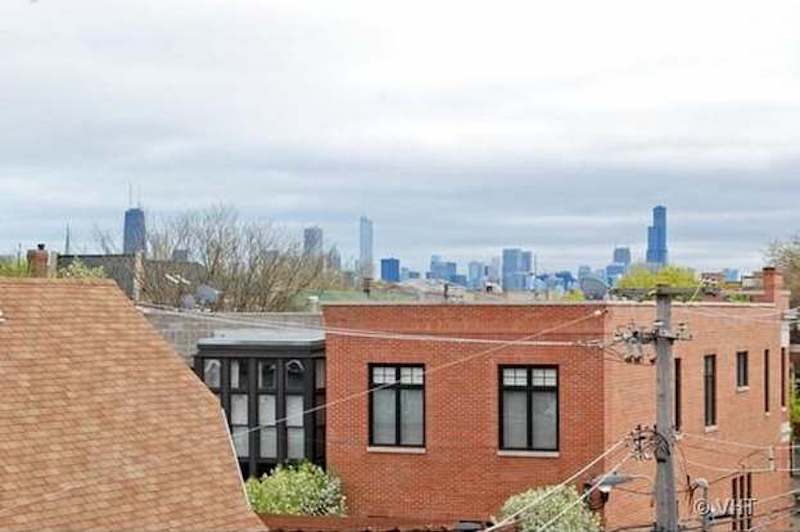Building Photo - 1249 W Roscoe St