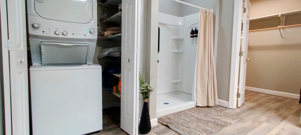 Building Photo - 250 Paddock Dr