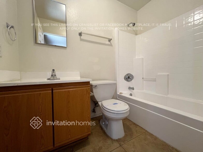 Building Photo - 12648 N Main St