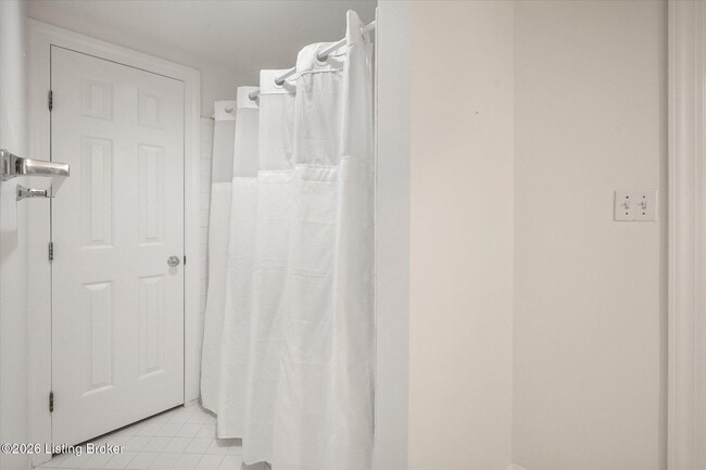 Building Photo - 7008 Foxcroft Pl