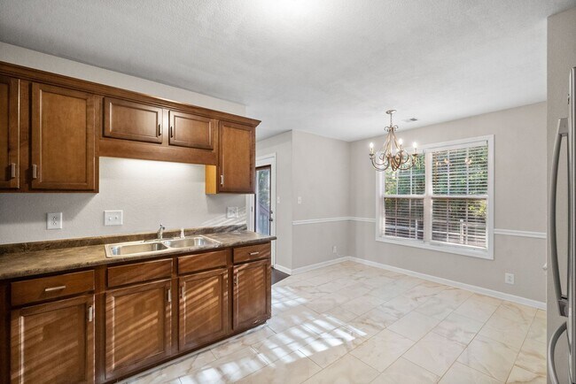 Building Photo - 2845 Teakwood Dr