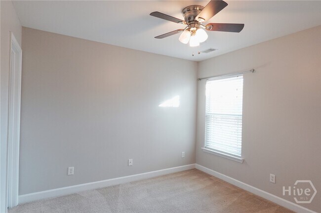 Building Photo - 260 Summer Hill Way