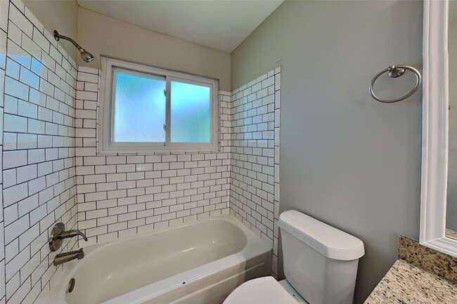 Building Photo - 3407 Fort Richmond Dr