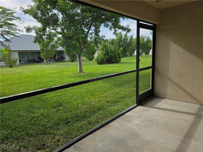 Building Photo - 2022 SW 15th Pl