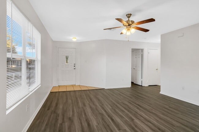 Building Photo - Charming 3 Bed, 2 Bath House with Serene Yard