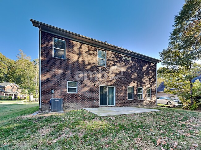 Building Photo - 3011 Phillips Fairway Dr