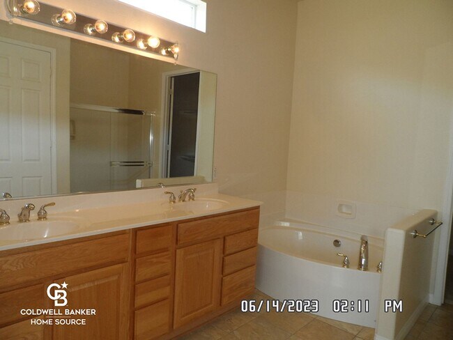 Building Photo - Sun City 55+ Gated Community, Golf Course,...