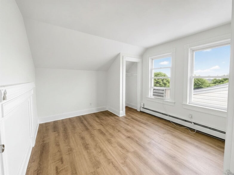 Bedroom - 276 Atlantic St
