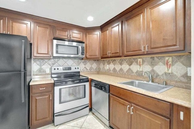 Primary Photo - 643 Brittany Ct