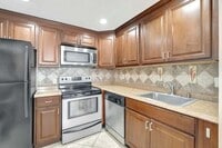 Building Photo - 643 Brittany Ct
