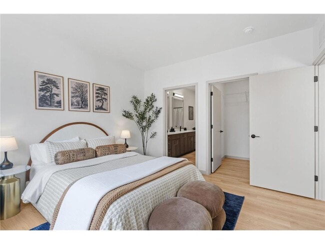 Building Photo - 21401 Dushane Pkwy