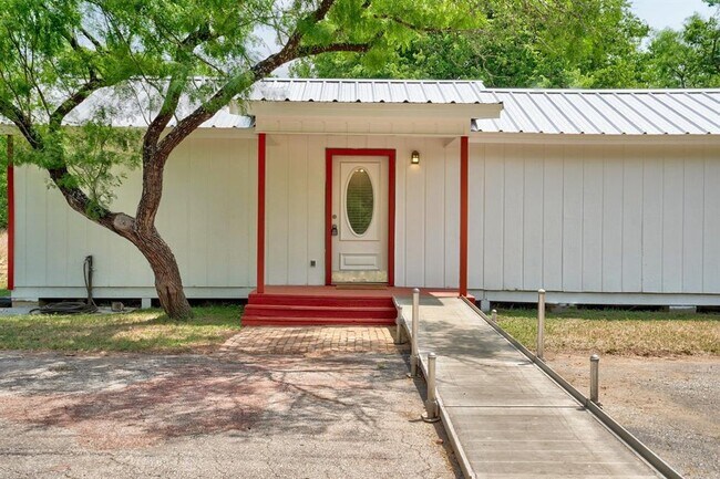 Building Photo - 301 Tatum Rd