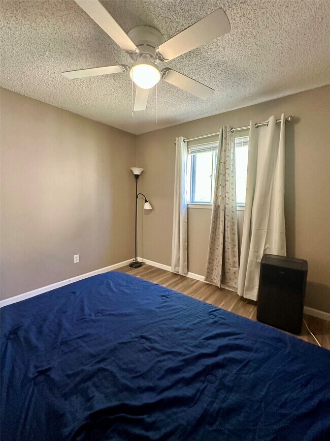 Building Photo - 1005 Waverly Dr