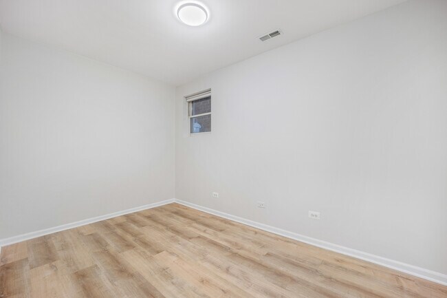 Building Photo - 2033 W Huron St