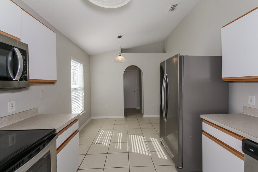 Building Photo - 12814 Lake Vista Dr