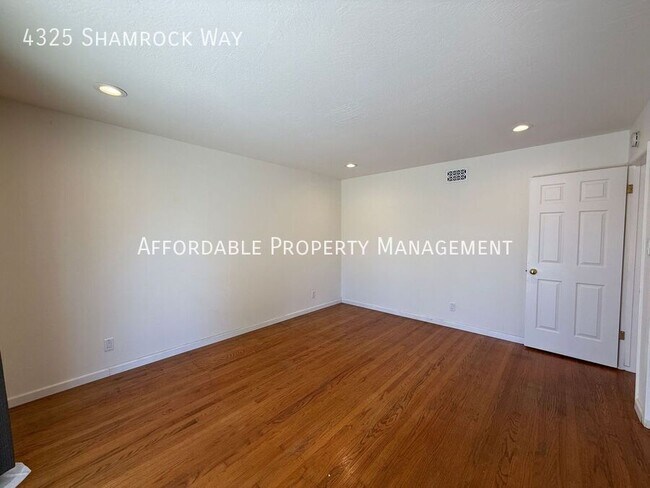 Building Photo - 4325 Shamrock Way