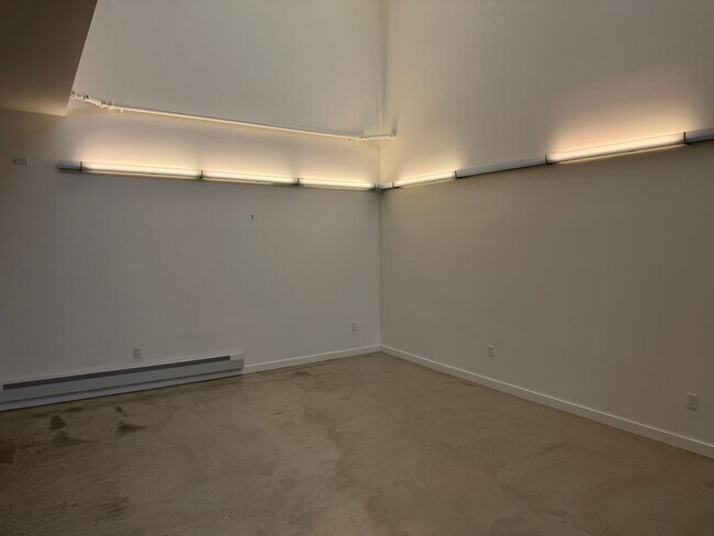 Building Photo - Bright Live-Work Studio with tall ceilings off Lowell Street in Oakland