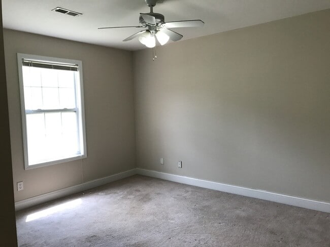 Building Photo - Charming All-Brick Home in Halls – Spacious & Convenient Knoxville Living