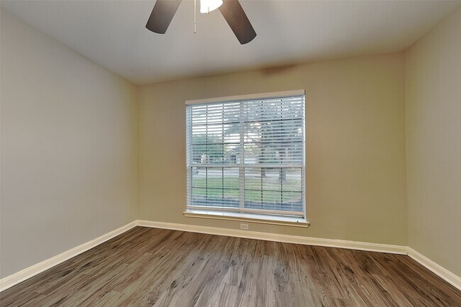 Building Photo - 32414 Angler Park