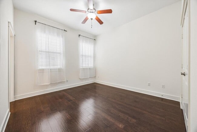 Building Photo - 2520 Bluebonnet Ln