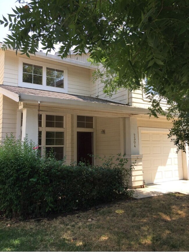 Building Photo - Great 3 Bedroom 2.5 Bath home