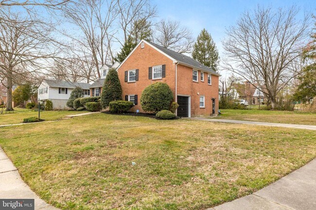 Building Photo - 235 Prospect Dr